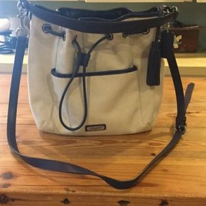 Coach crossover/hand/shoulder.